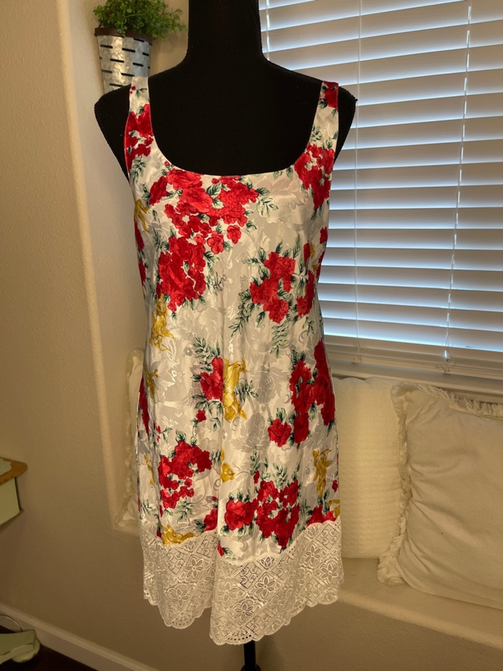 Vintage Victoria’s Secret Gold Label Lace Trim Strappy Nightie/Slip Dress